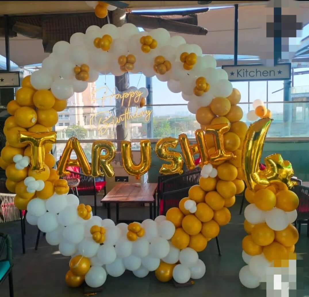 White Golden Balloon Decoration
